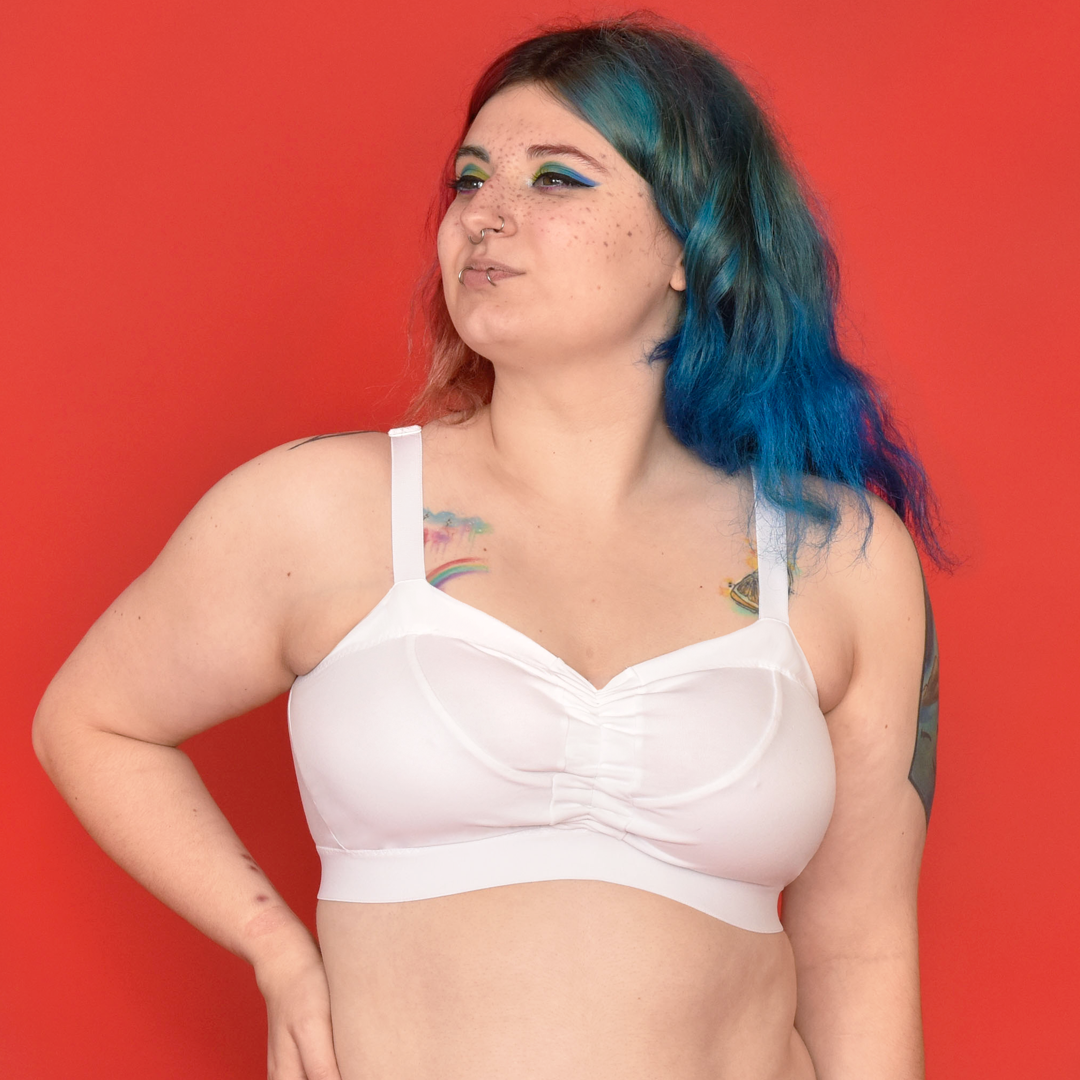 Autumn is wearing a white non-wired flexi size bra
