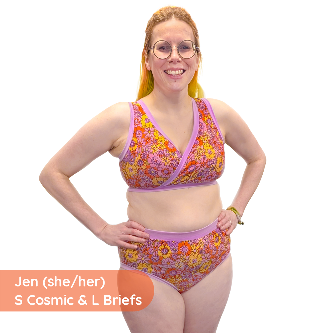 Jen is wearing a cotton non-wired bra and high rise briefs in Flora print.
