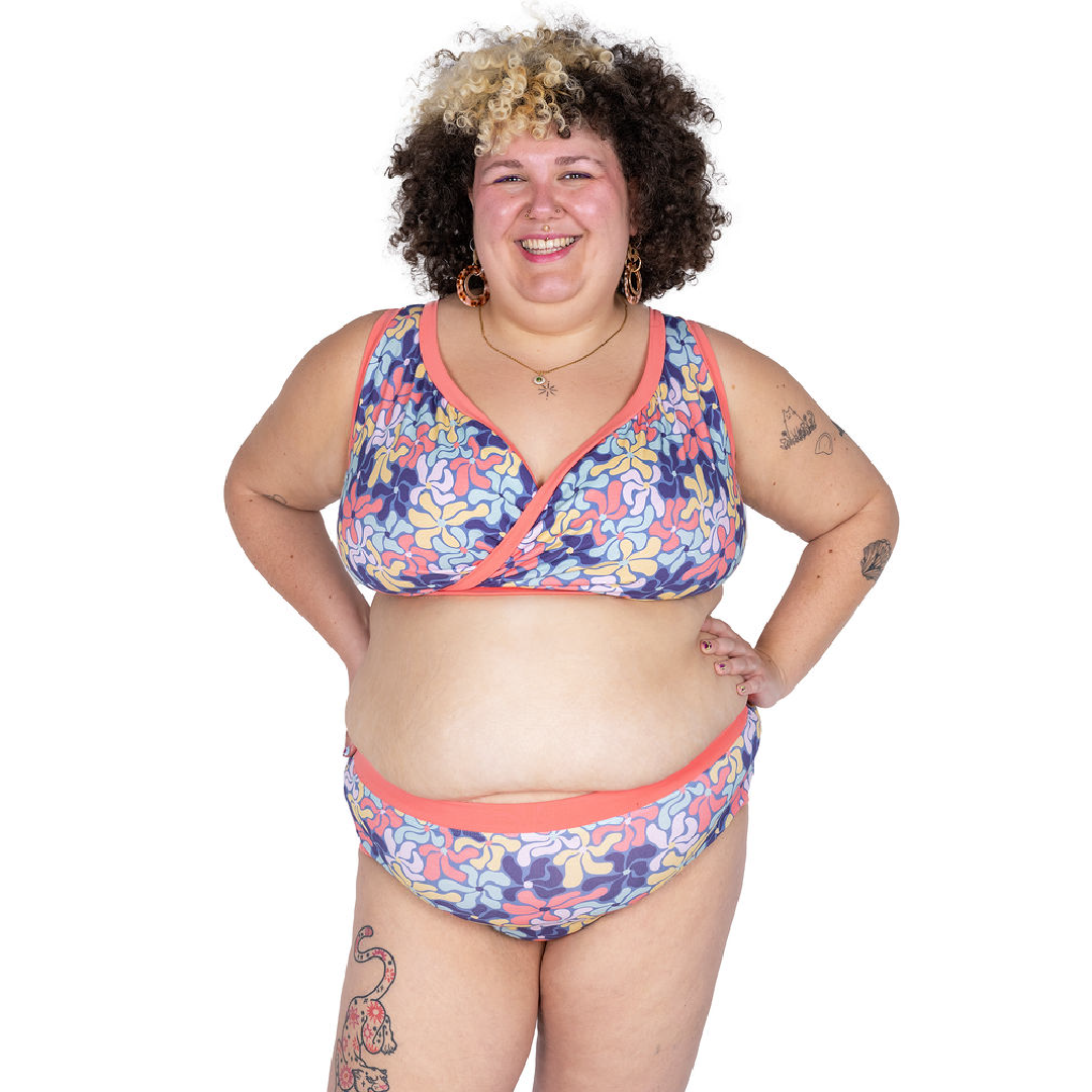 Sofaya is wearing a wavy flowers Original bra and high rise cotton briefs