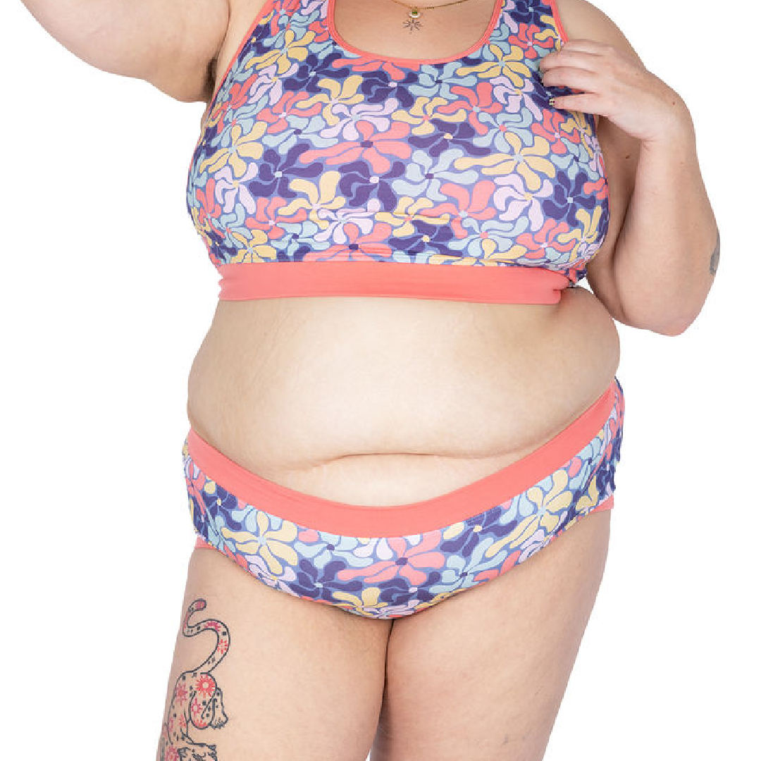 Sofaya wearing a Wavy flowers bralette and mid rise briefs